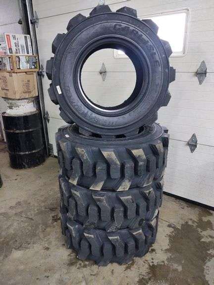 skid steer tire 12.00|12 16.5 carlisle ultra guard.